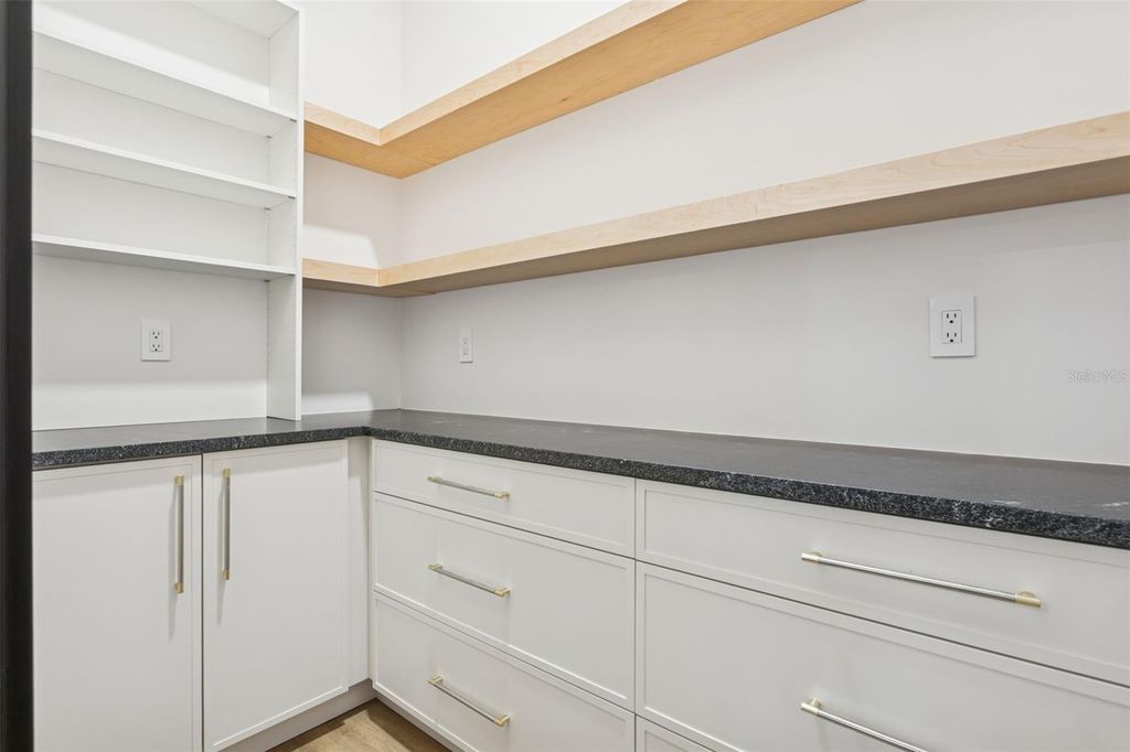 Image 30 of property listing at 708 W KENTUCKY AVENUE, Tampa, FL 33603