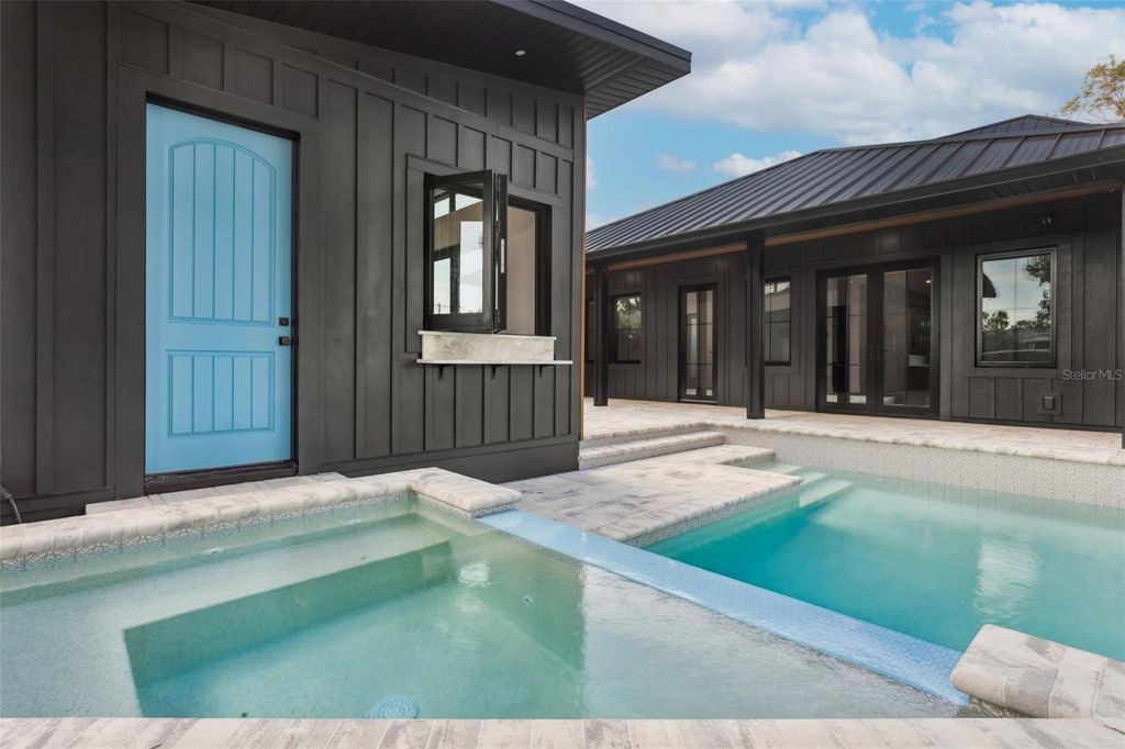 Image 4 of property listing at 708 W KENTUCKY AVENUE, Tampa, FL 33603