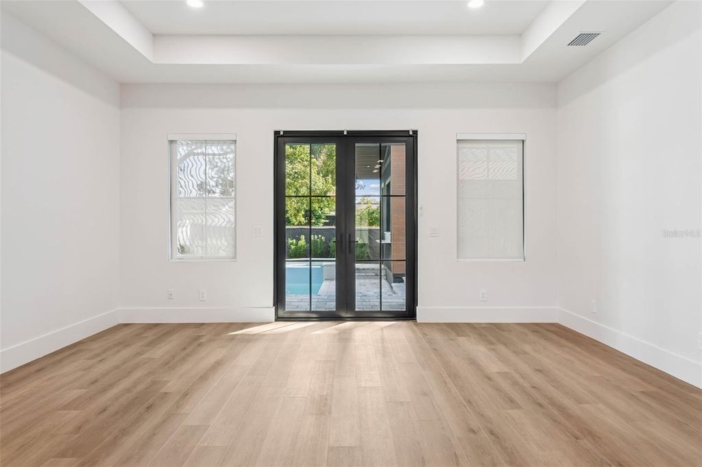 Image 31 of property listing at 708 W KENTUCKY AVENUE, Tampa, FL 33603