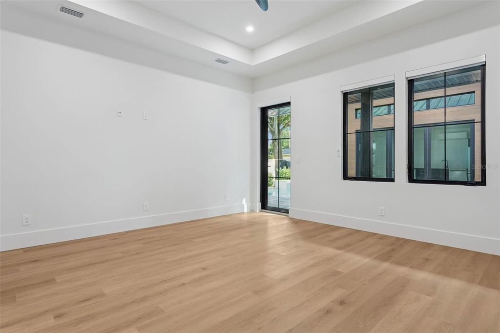 Image 34 of property listing at 708 W KENTUCKY AVENUE, Tampa, FL 33603