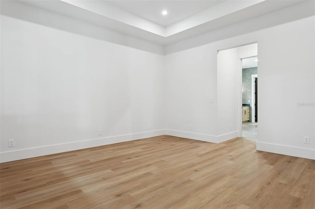 Image 36 of property listing at 708 W KENTUCKY AVENUE, Tampa, FL 33603