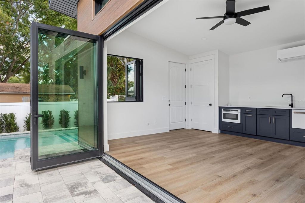 Image 5 of property listing at 708 W KENTUCKY AVENUE, Tampa, FL 33603