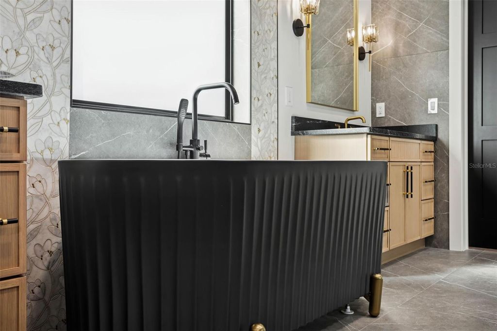 Image 41 of property listing at 708 W KENTUCKY AVENUE, Tampa, FL 33603