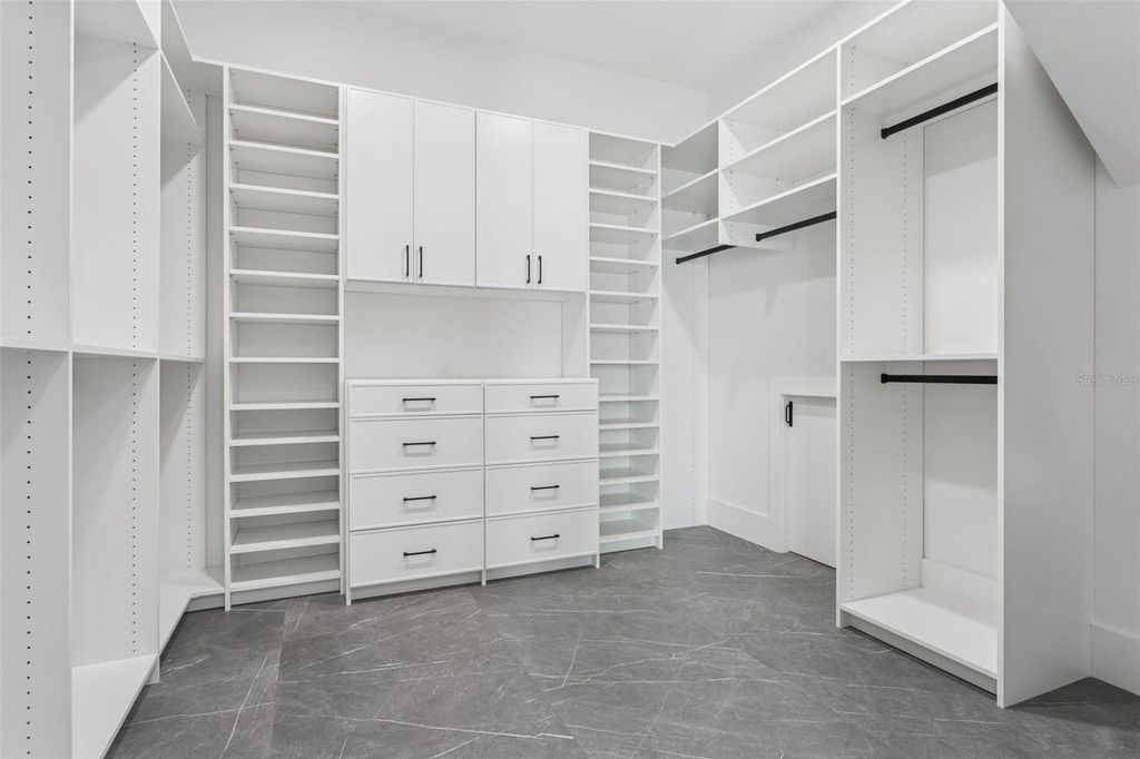 Image 42 of property listing at 708 W KENTUCKY AVENUE, Tampa, FL 33603