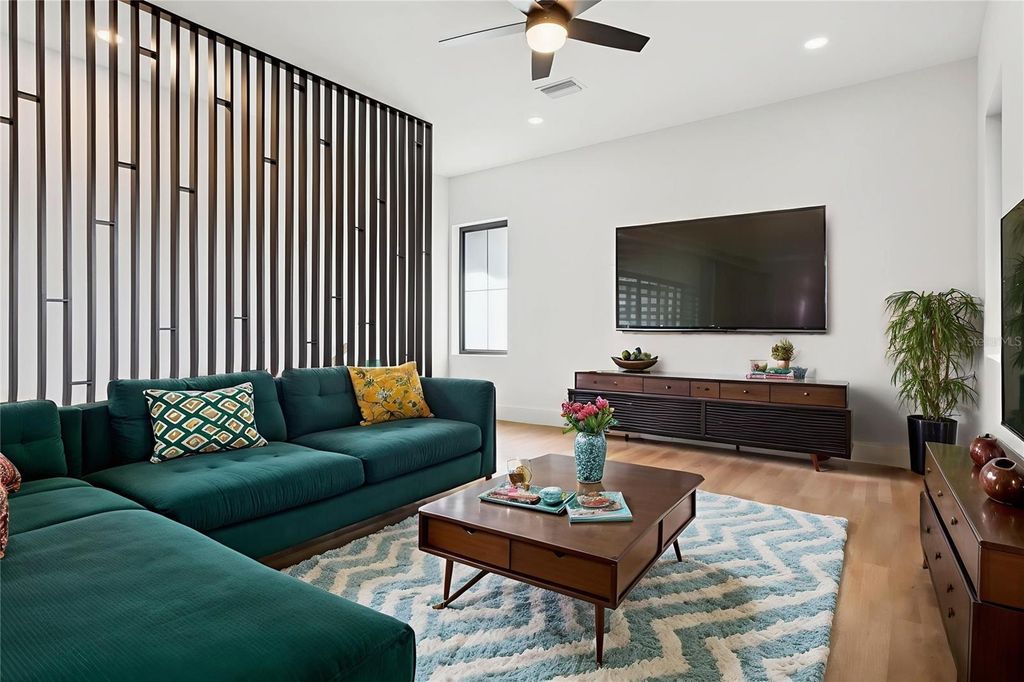 Image 44 of property listing at 708 W KENTUCKY AVENUE, Tampa, FL 33603