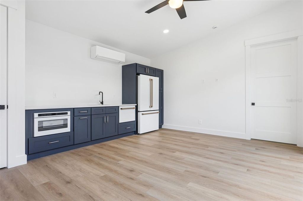 Image 6 of property listing at 708 W KENTUCKY AVENUE, Tampa, FL 33603