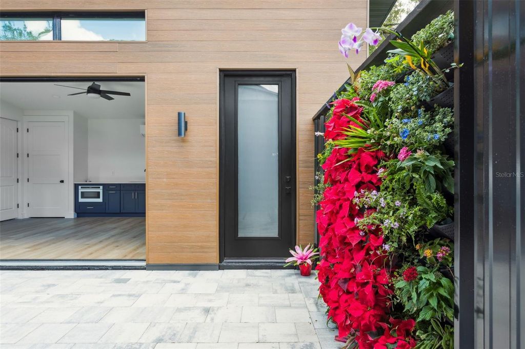 Image 56 of property listing at 708 W KENTUCKY AVENUE, Tampa, FL 33603