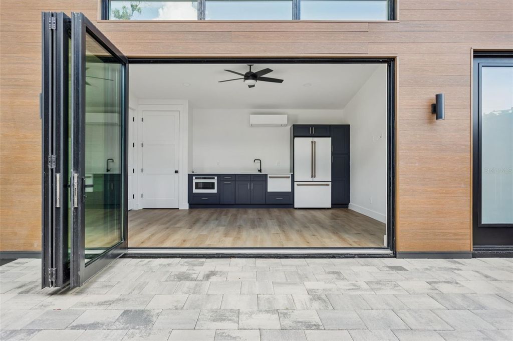 Image 57 of property listing at 708 W KENTUCKY AVENUE, Tampa, FL 33603