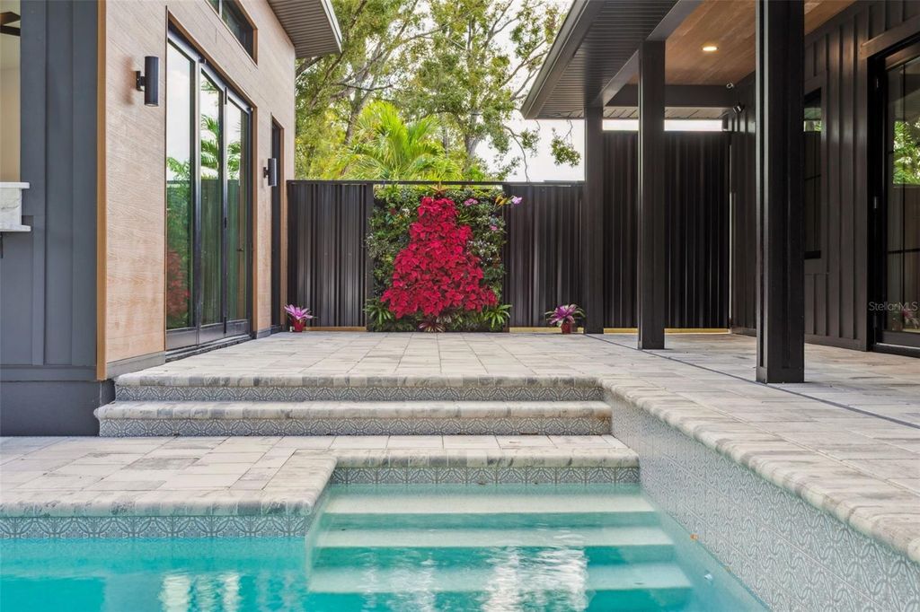 Image 60 of property listing at 708 W KENTUCKY AVENUE, Tampa, FL 33603