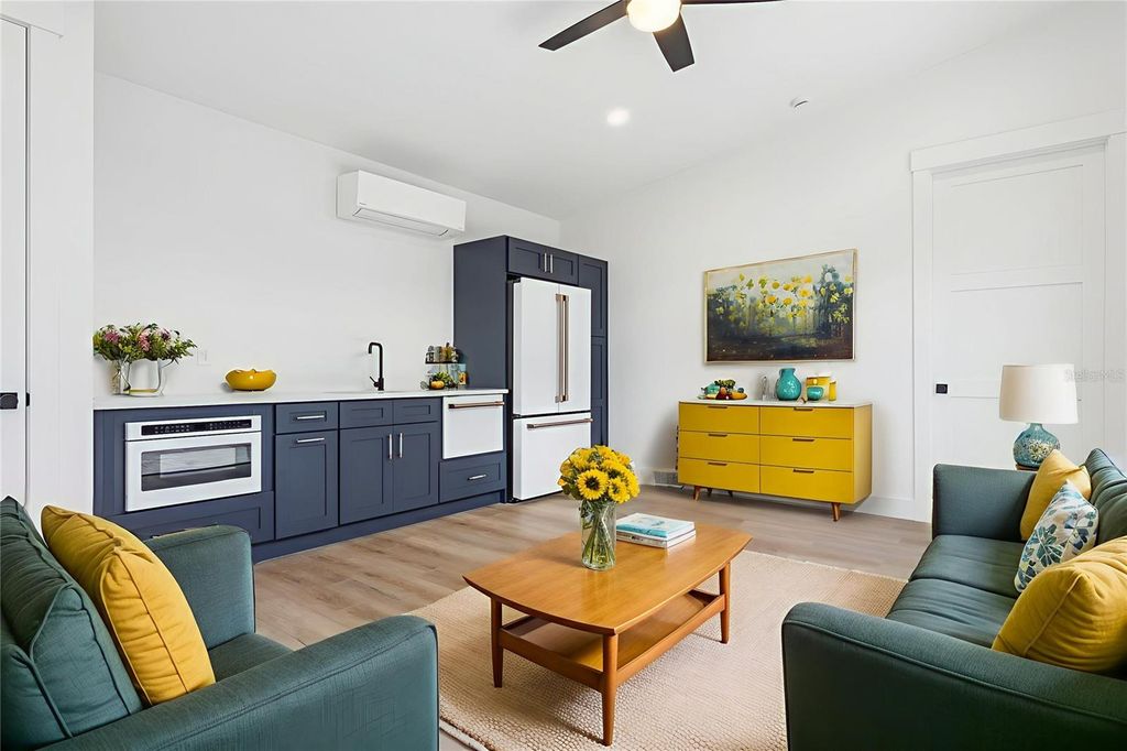 Image 7 of property listing at 708 W KENTUCKY AVENUE, Tampa, FL 33603