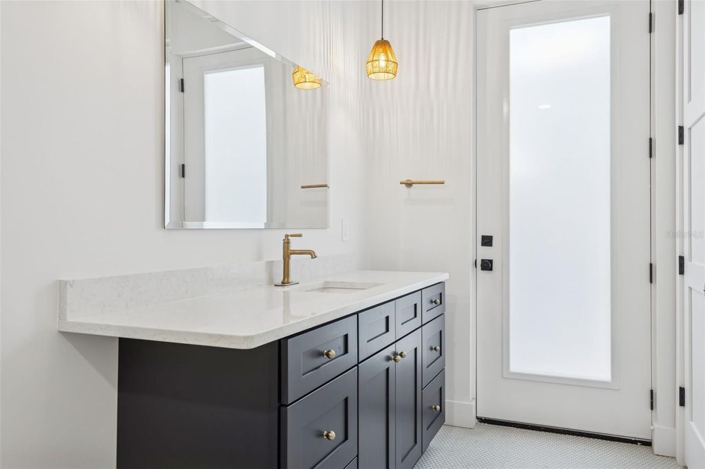 Image 9 of property listing at 708 W KENTUCKY AVENUE, Tampa, FL 33603