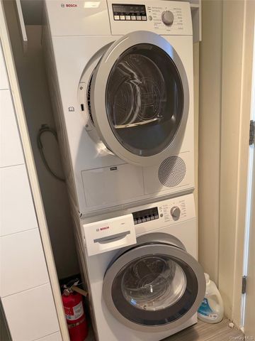 39-16 Prince Street 8C, Flushing, NY 11354