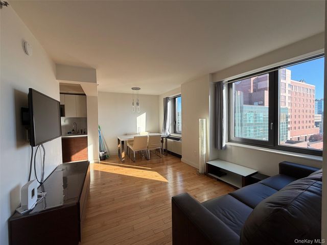 39-16 Prince Street 8C, Flushing, NY 11354