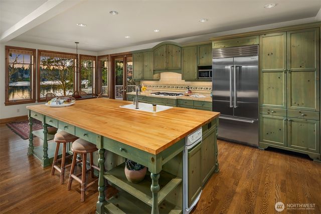 8901 NE 36th Street, Yarrow Point, WA 98004