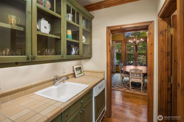 8901 NE 36th Street, Yarrow Point, WA 98004