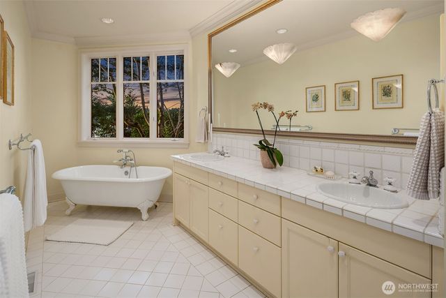 8901 NE 36th Street, Yarrow Point, WA 98004