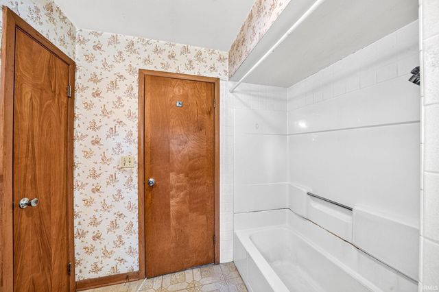 51870 Orange Road, South Bend, IN 46628