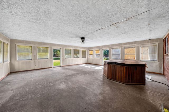 51870 Orange Road, South Bend, IN 46628
