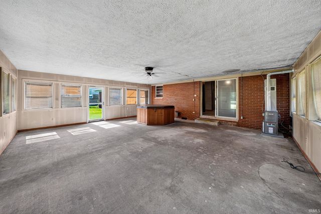 51870 Orange Road, South Bend, IN 46628