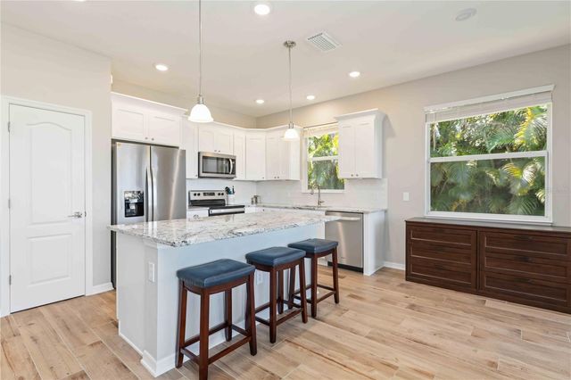 5220 LAKEHURST COURT, Palmetto, FL 34221