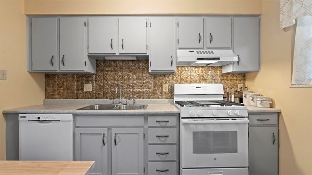 575 Fairfield Dr., Hempfield Twp, PA 15601