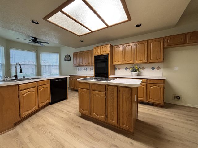 6119 TALLSMAN Drive NW, Albuquerque, NM 87120