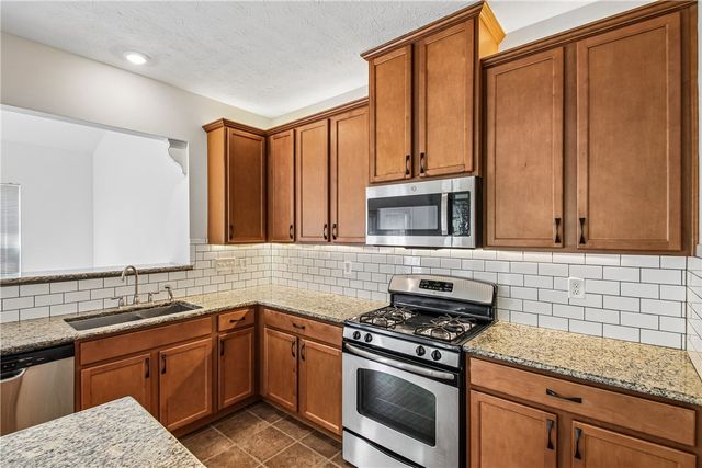 6007 Amber Drive, Farmington, NY 14425