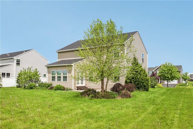 6007 Amber Drive, Farmington, NY 14425