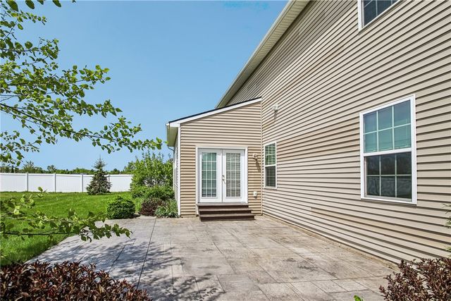 6007 Amber Drive, Farmington, NY 14425