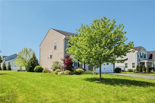 6007 Amber Drive, Farmington, NY 14425