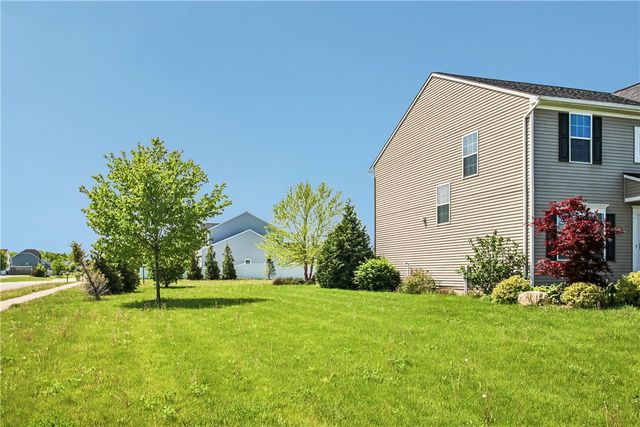6007 Amber Drive, Farmington, NY 14425