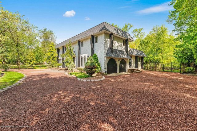 33 Heath Avenue, Oakhurst, NJ 07755