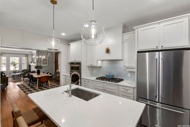 837 W Summit Ave, San Antonio, TX 78212