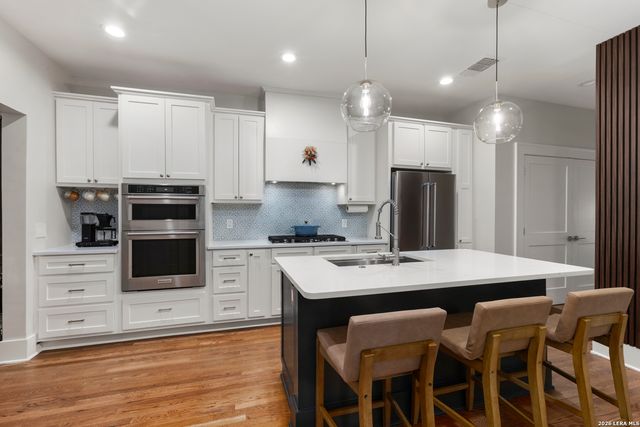 837 W Summit Ave, San Antonio, TX 78212