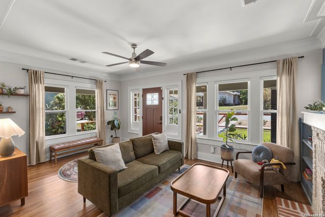 837 W Summit Ave, San Antonio, TX 78212