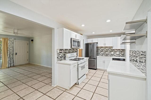 8216 N 9th Street, Phoenix, AZ 85020