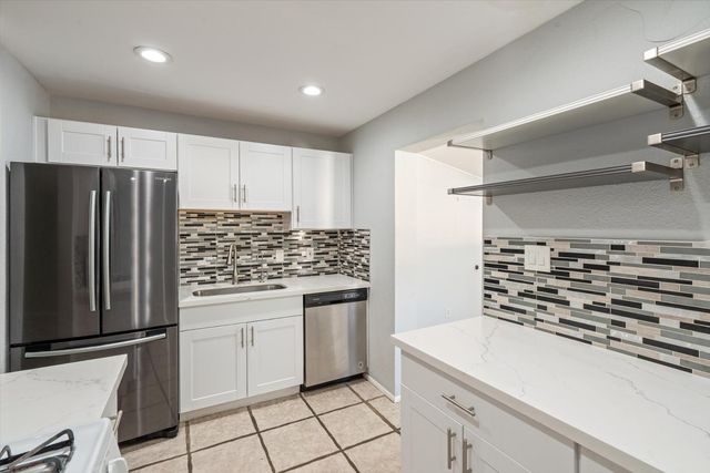 8216 N 9th Street, Phoenix, AZ 85020