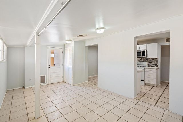 8216 N 9th Street, Phoenix, AZ 85020