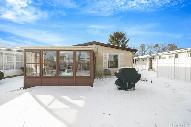 126 Village Circle W, Manorville, NY 11949