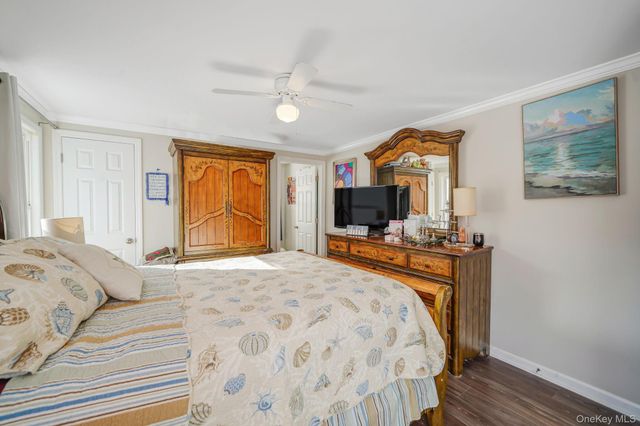 126 Village Circle W, Manorville, NY 11949