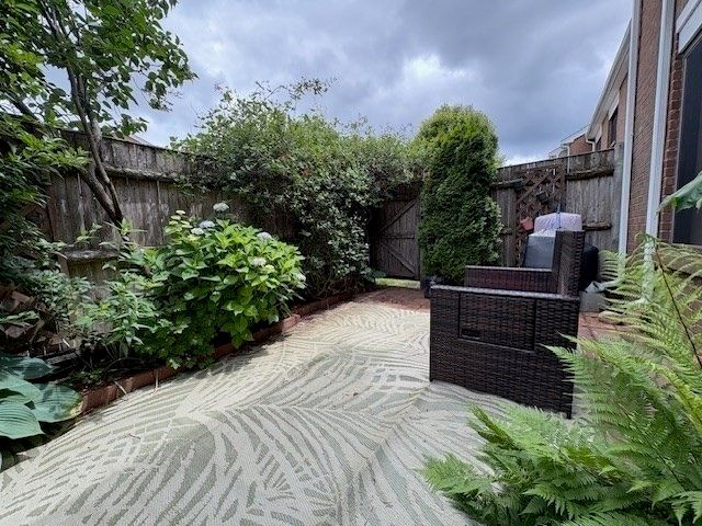 64 Laurelwood Dr 64, Stoughton, MA 02072