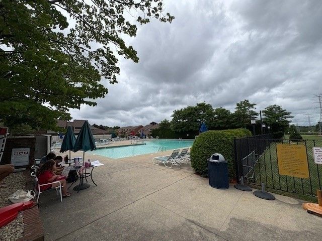 64 Laurelwood Dr 64, Stoughton, MA 02072