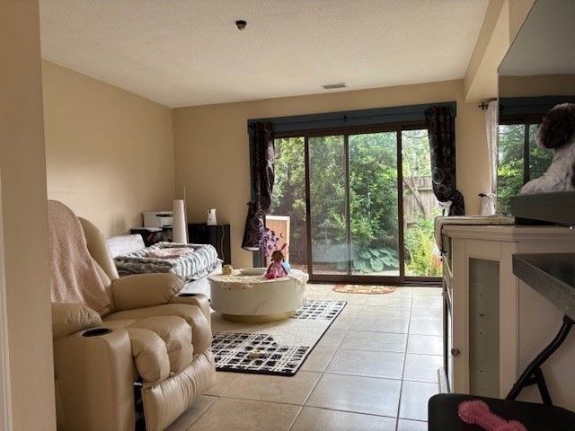 64 Laurelwood Dr 64, Stoughton, MA 02072