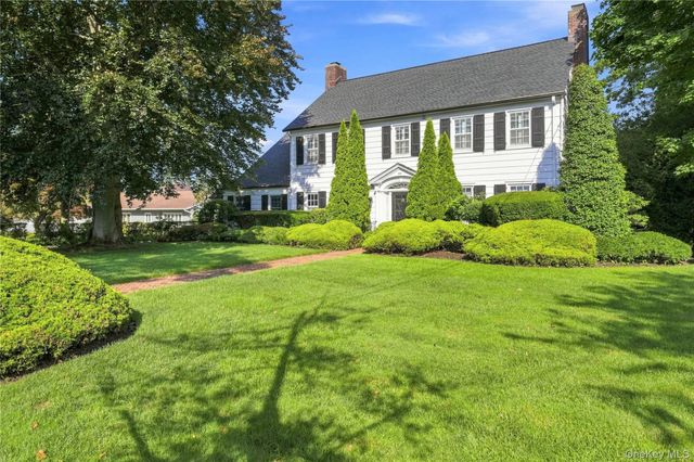 84 Ocean Avenue, Amityville, NY 11701