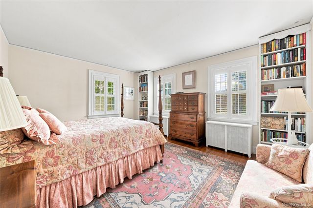 84 Ocean Avenue, Amityville, NY 11701