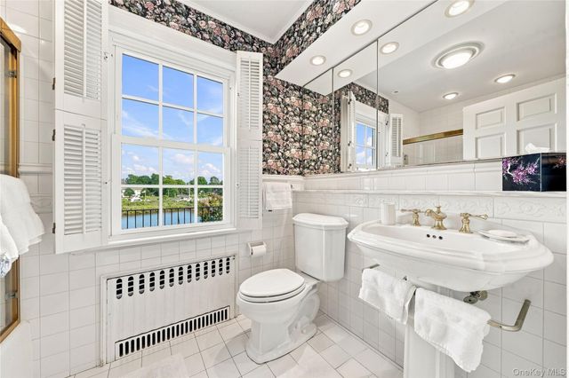 84 Ocean Avenue, Amityville, NY 11701