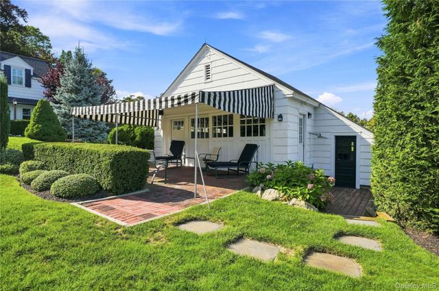 84 Ocean Avenue, Amityville, NY 11701