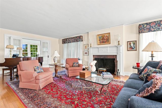 84 Ocean Avenue, Amityville, NY 11701