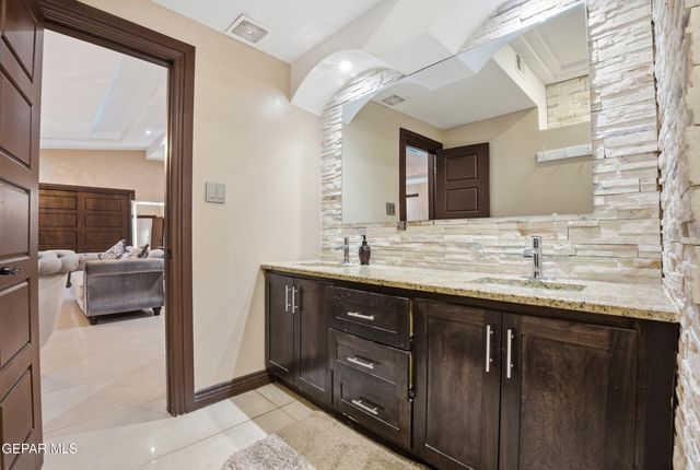 110 S GIBRALTAR Drive, El Paso, TX 79905