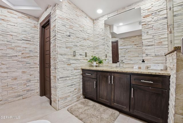 110 S GIBRALTAR Drive, El Paso, TX 79905